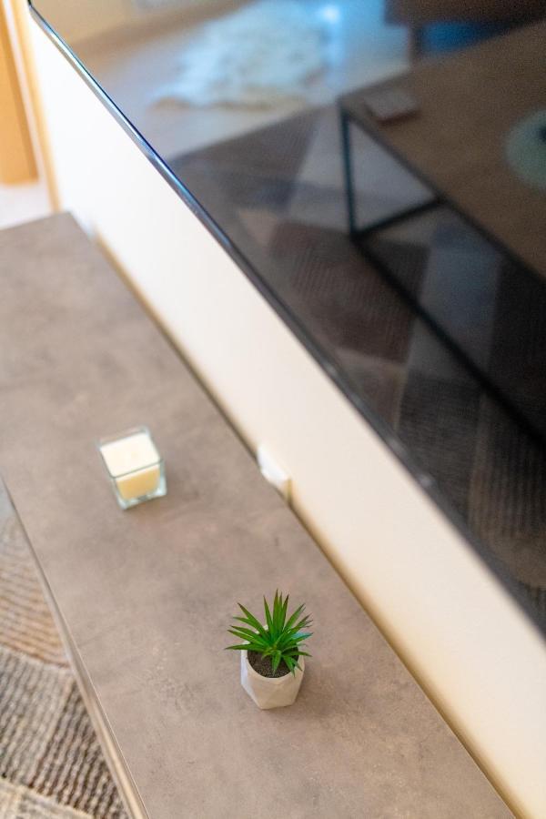 Niovi, Stylish Apartment Near The Waterfront Tesalonika Bagian luar foto